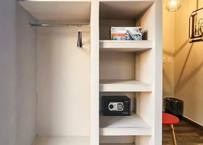 R02 At Itesm Cem Full Services, Shared-kitchen, Smart Tv, Parking, Balcony Apartment Mexico City