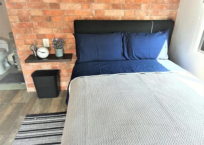 R02 At Itesm Cem Full Services, Shared-kitchen, Smart Tv, Parking, Balcony Mexico City